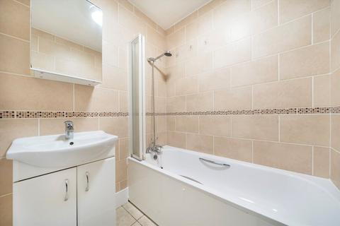 2 bedroom flat to rent, Rosendale Road, London SE21