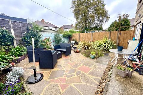 2 bedroom flat for sale, St. Johns Road, Welling DA16