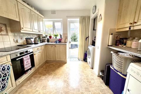 2 bedroom flat for sale, St. Johns Road, Welling DA16