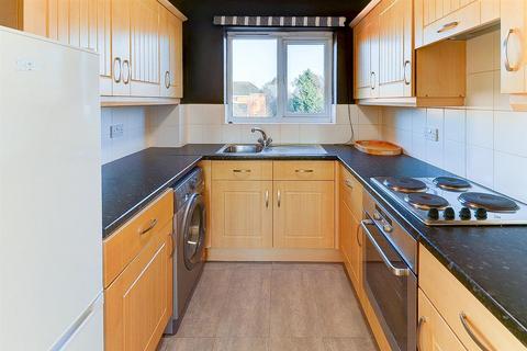 2 bedroom flat to rent, Harbourne Close, Kenilworth
