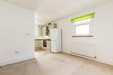 undefined, Hampton Road, Twickenham TW2
