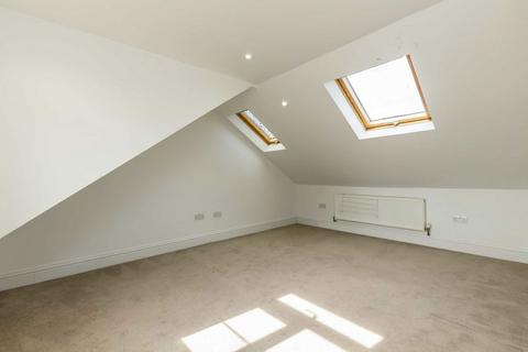 undefined, Hampton Road, Twickenham TW2
