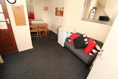 3 bedroom flat to rent, Dunkirk Road (3 Bed), Nottingham NG7