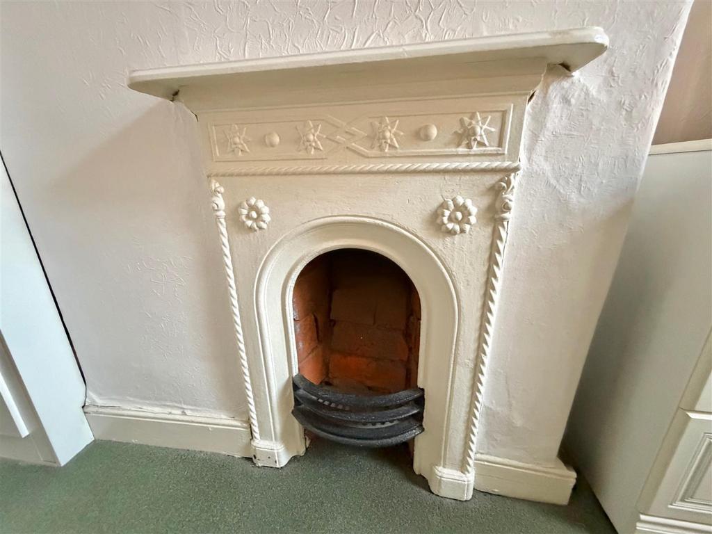 Bed 2 Fireplace Feature