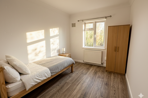2 bedroom flat to rent, Haydon Close, Kingsbury, London NW9