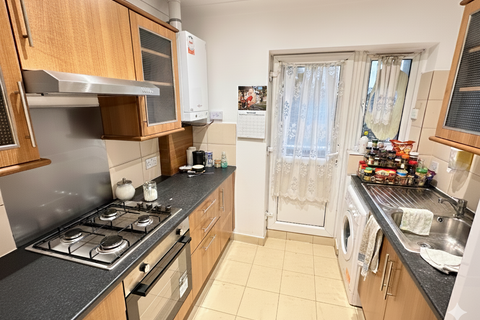 2 bedroom flat to rent, Haydon Close, Kingsbury, London NW9