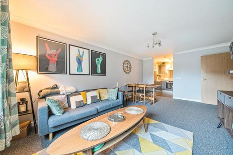 2 bedroom flat to rent, Viridian Square,  Aylesbury,  HP21