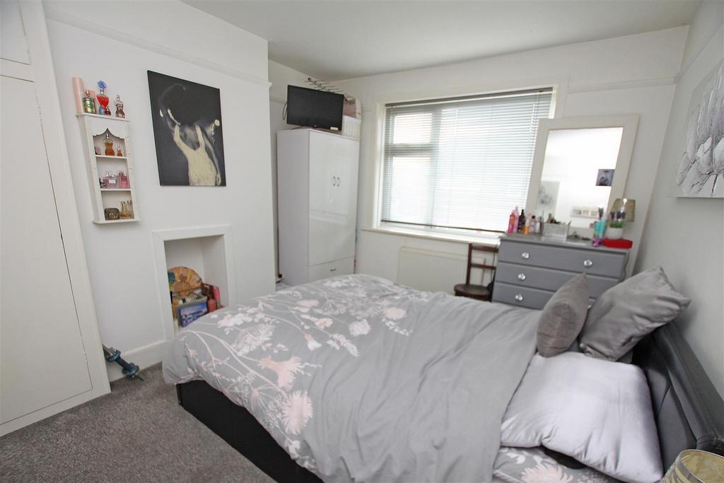 Bedroom b.jpg