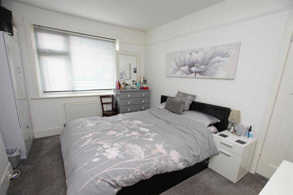 Bedroom a.jpg