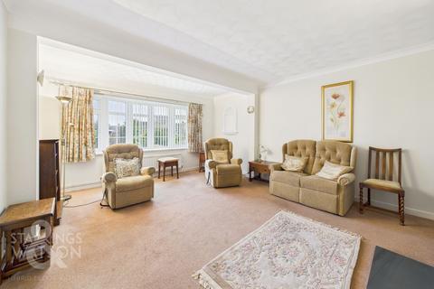 3 bedroom detached bungalow for sale, Pond Close, Hethersett, Norwich