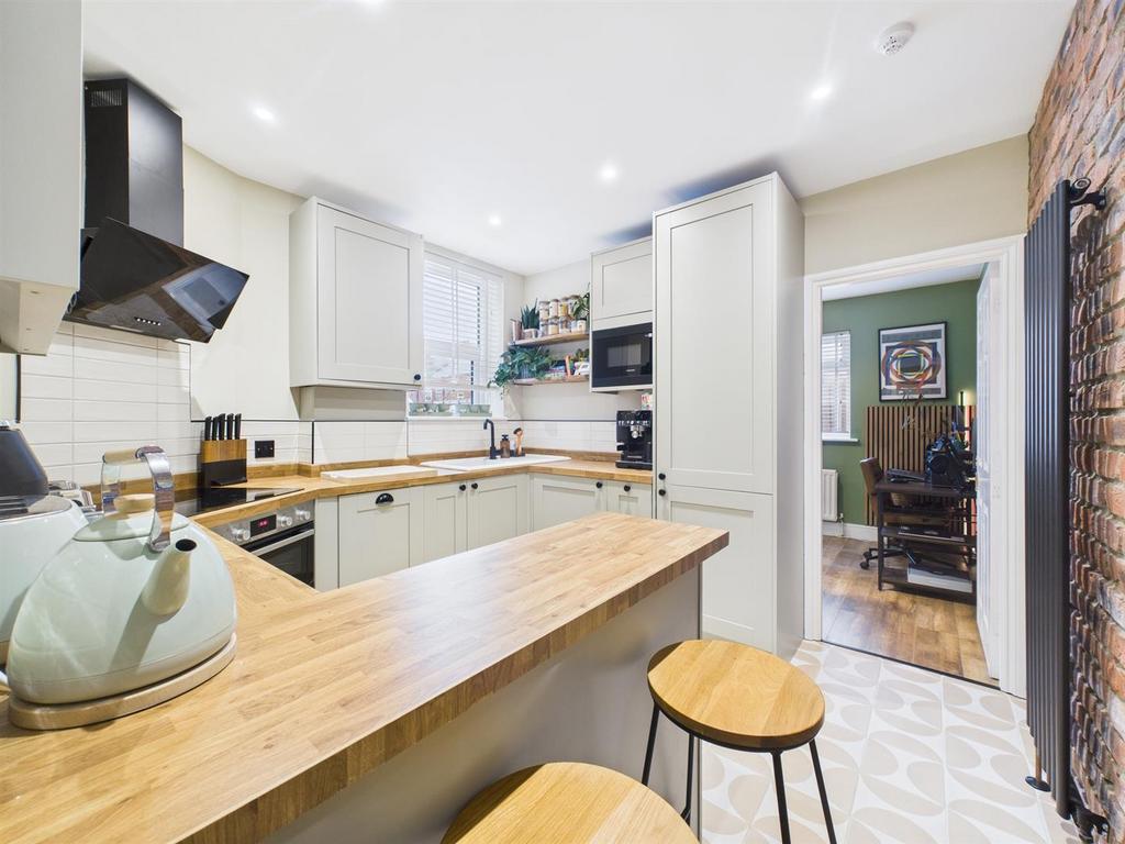 Kitchen 2.jpg