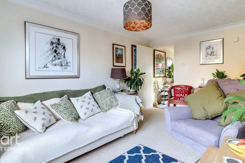 2 bedroom end of terrace house for sale, Emsworth Close, Bury St Edmunds