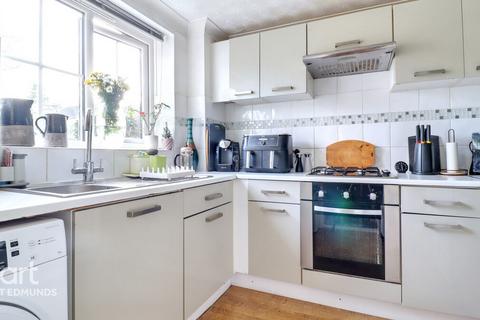 2 bedroom end of terrace house for sale, Emsworth Close, Bury St Edmunds