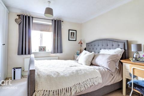 2 bedroom end of terrace house for sale, Emsworth Close, Bury St Edmunds