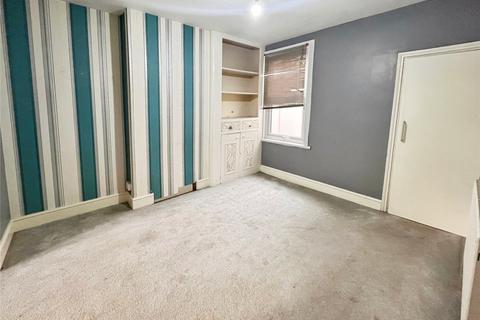 2 bedroom terraced house to rent, Hillside Road, Kent ME4