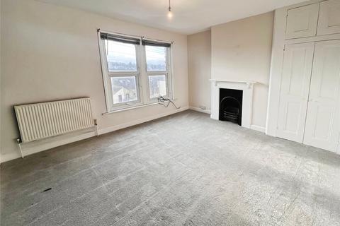 2 bedroom terraced house to rent, Hillside Road, Kent ME4