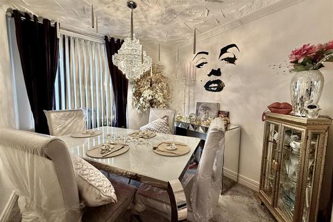 3 bedroom terraced house for sale, Thursby Gardens, Gateshead