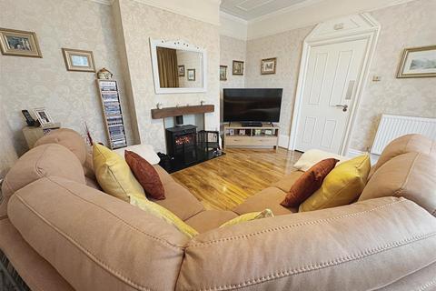 4 bedroom end of terrace house for sale, Legsby Avenue, Grimsby, N.E. Lincs, DN32 0LA
