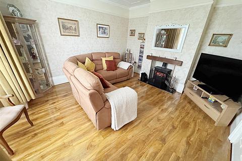 4 bedroom end of terrace house for sale, Legsby Avenue, Grimsby, N.E. Lincs, DN32 0LA
