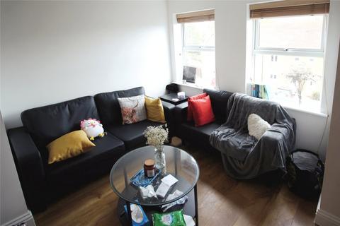 2 bedroom flat to rent, Egham Hill, Surrey TW20