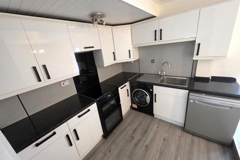 3 bedroom terraced house to rent, Lintmill Terrace, Northfield, Aberdeen, AB16