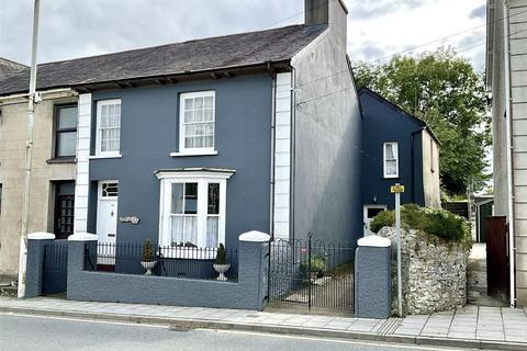 4 bedroom semi-detached house for sale, 84 Bridge Street, Lampeter