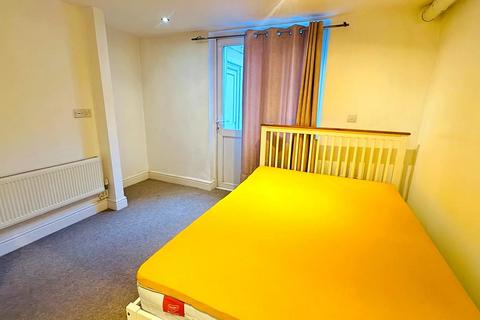 2 bedroom flat to rent, West Street, Bristol BS3