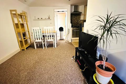 2 bedroom flat to rent, West Street, Bristol BS3