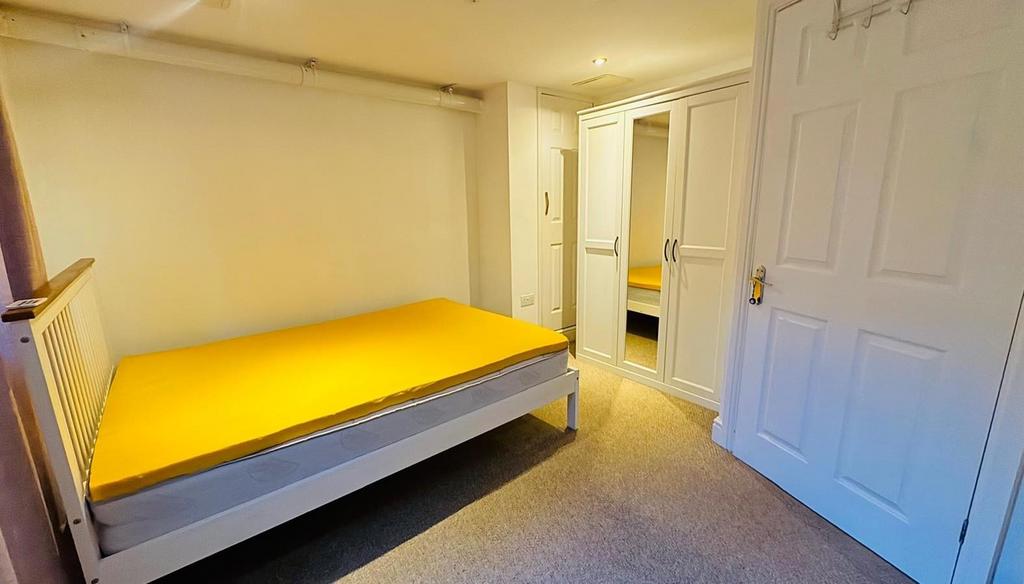 Bedroom 1.jpeg
