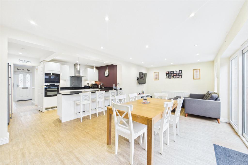 Kitchen/Dining Area