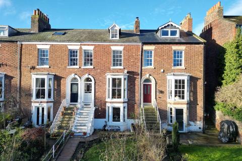 5 bedroom townhouse for sale, 7 Esk Terrace, Whitby