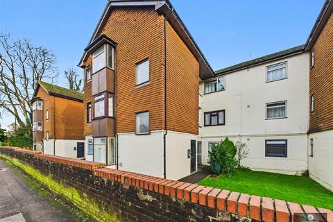 1 bedroom flat to rent, Hollin Court, Crawley RH10