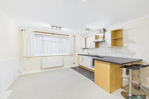 1 bedroom flat to rent, Hollin Court, Crawley RH10