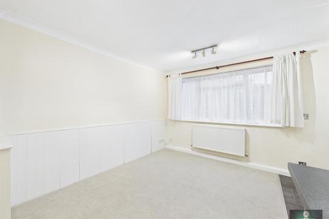 1 bedroom flat to rent, Hollin Court, Crawley RH10