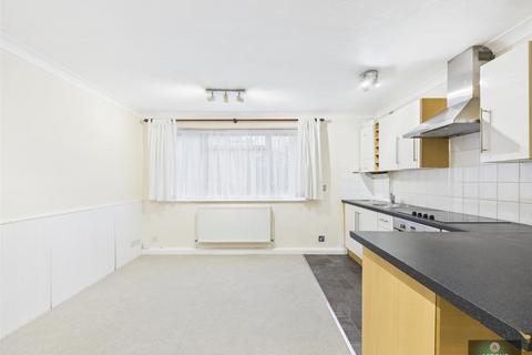 1 bedroom flat to rent, Hollin Court, Crawley RH10
