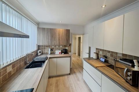 2 bedroom bungalow to rent, Sunningdale Avenue, Manchester M26