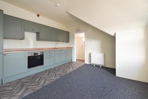 Studio to rent, Wilton Road, Bexhill-On-Sea TN40
