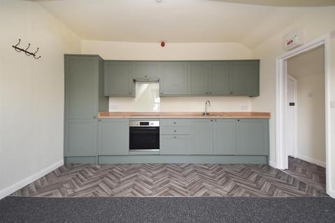 Studio to rent, Wilton Road, Bexhill-On-Sea TN40