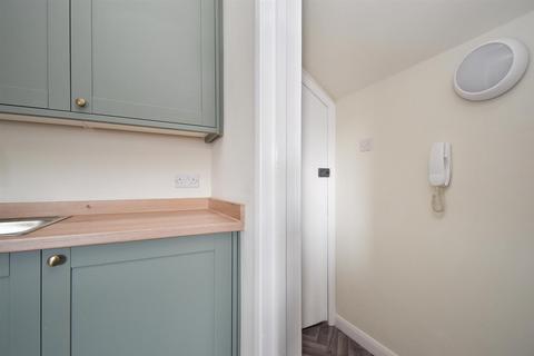 Studio to rent, Wilton Road, Bexhill-On-Sea TN40