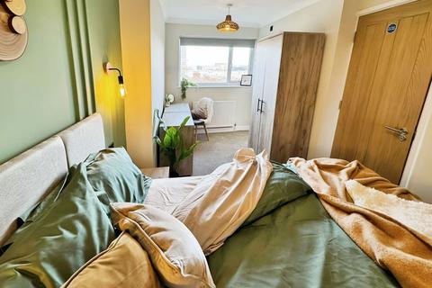 1 bedroom in a house share to rent, Dixon Street, Swindon, SN1 3PL