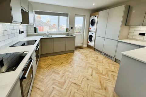 1 bedroom in a house share to rent, Dixon Street, Swindon, SN1 3PL