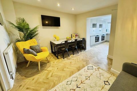 1 bedroom in a house share to rent, Dixon Street, Swindon, SN1 3PL
