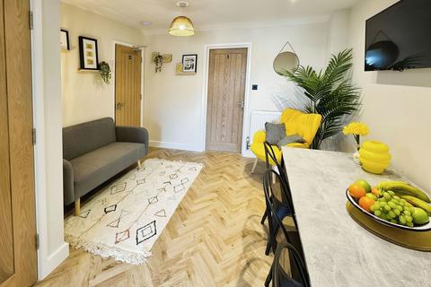 1 bedroom in a house share to rent, Dixon Street, Swindon, SN1 3PL