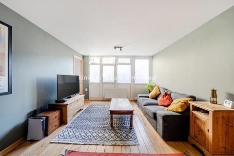2 bedroom flat to rent, Aytoun Road, London, SW9