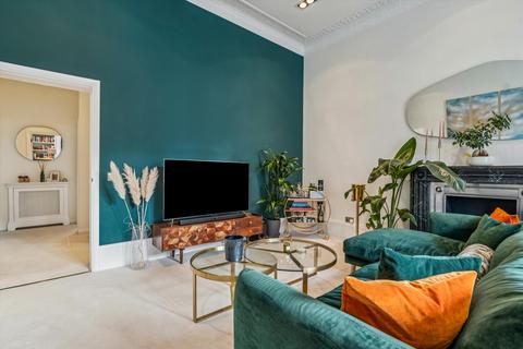 1 bedroom flat to rent, Gloucester Terrace, Bayswater, London, W2.