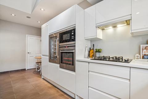 1 bedroom flat to rent, Gloucester Terrace, Bayswater, London, W2.
