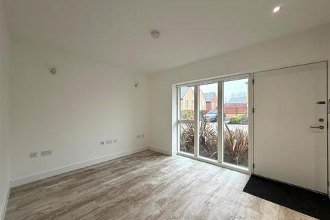 3 bedroom semi-detached house to rent, Silkash, Westhoughton, BL5