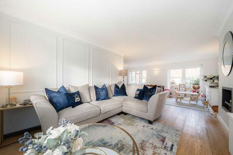 4 bedroom semi-detached house for sale, Thornhill Way, Shepperton TW17