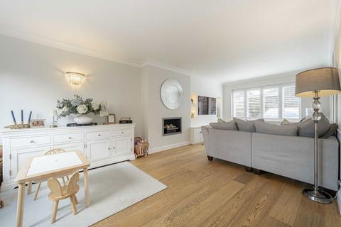4 bedroom semi-detached house for sale, Thornhill Way, Shepperton TW17
