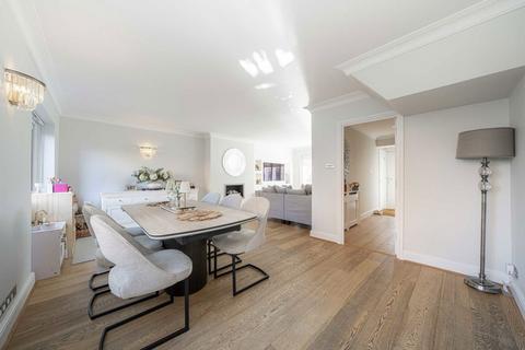 4 bedroom semi-detached house for sale, Thornhill Way, Shepperton TW17